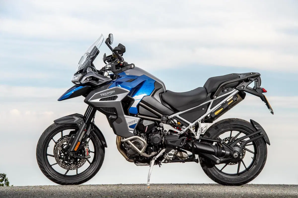 Triumph Tiger 1200 2022 GT e Rally Explorer: TEST su strada. Sono il nuovo punto di riferimento? (8)