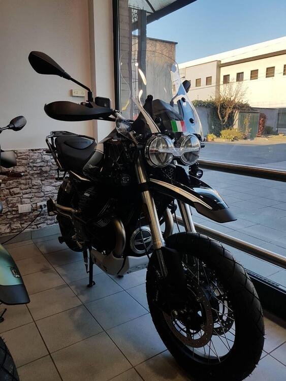 Moto Guzzi V85 TT Guardia d'Onore (2022 - 23) (4)