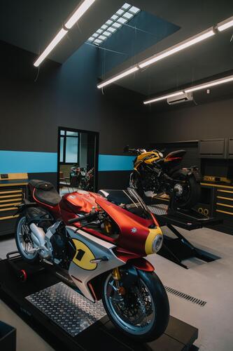 MV Agusta apre a Milano il nuovo flagship store (2)