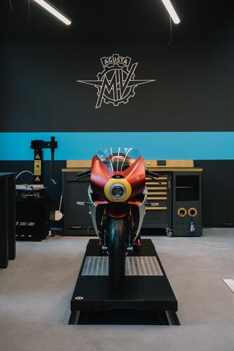 MV Agusta apre a Milano il nuovo flagship store (5)