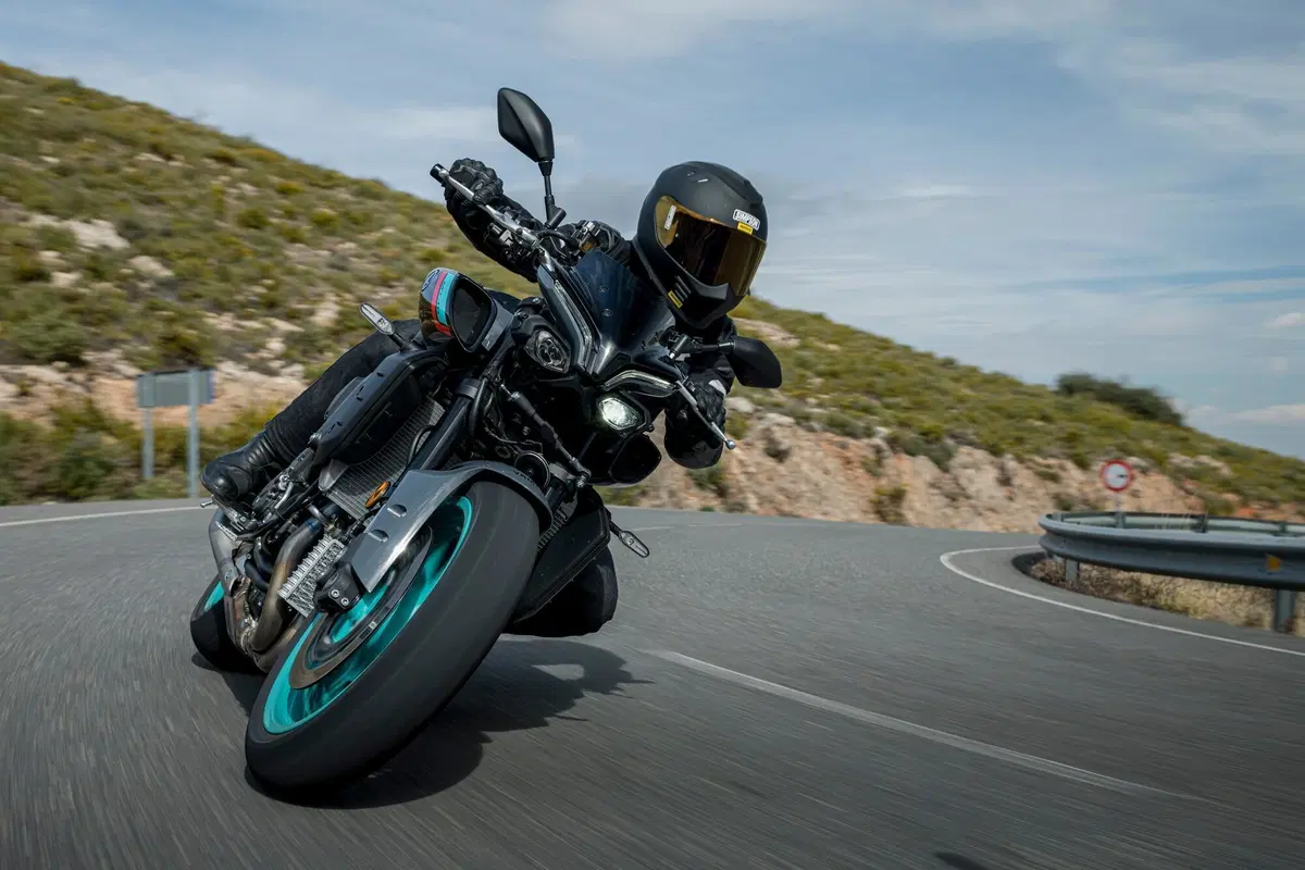 Yamaha MT-10: Fun Side of Japan (2)