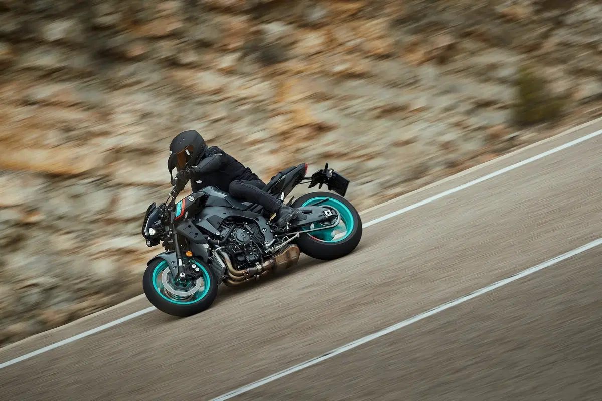 Yamaha MT-10: Fun Side of Japan (3)