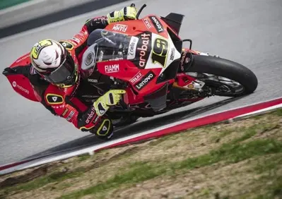 SBK, test di Barcellona: Alvaro Bautista è il più veloce nel primo giorno 