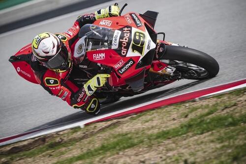 SBK, test di Barcellona: Alvaro Bautista è il più veloce nel primo giorno 