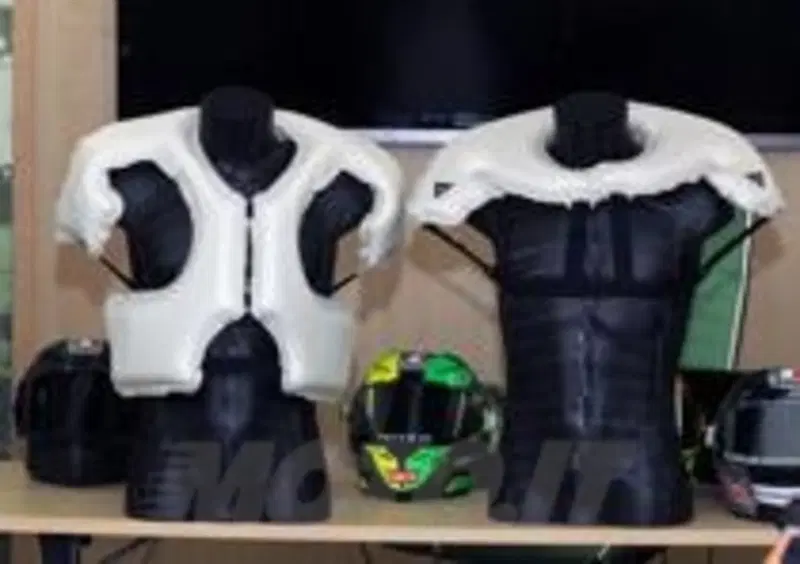 Confronto versione attuale (dx) e la versione evoluta (sx)  D air&amp;reg;Racing

