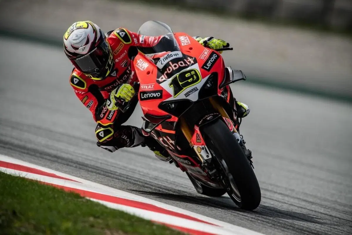 SBK: a Toprak Razgatlioglu il miglior tempo nei test di Barcellona  (2)
