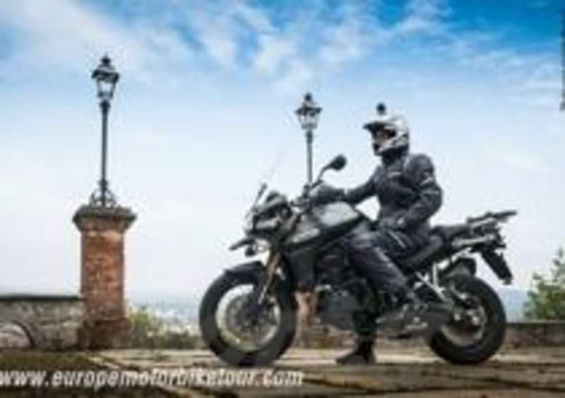 Adnan in sella alla Triumph Tiger Explorer XC
