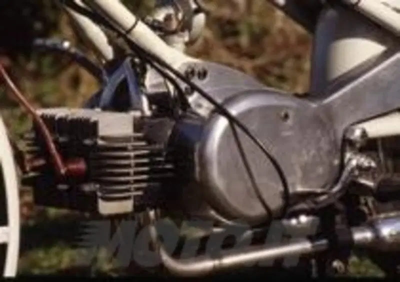Un autentico classico, impiegato per moto stradali, da competizione, da regolarit&amp;agrave; e perfino scooter. E' il bicilindrico Rumi 125
