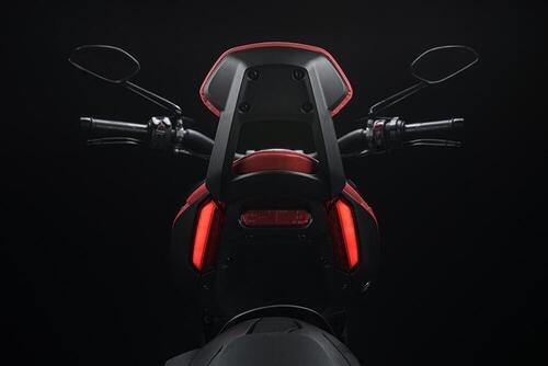 Ducati XDiavel Nera 2022. L'unveiling da Poltrona Frau a Milano (4)