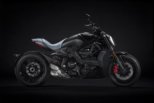 Ducati XDiavel Nera 2022. L'unveiling da Poltrona Frau a Milano (3)