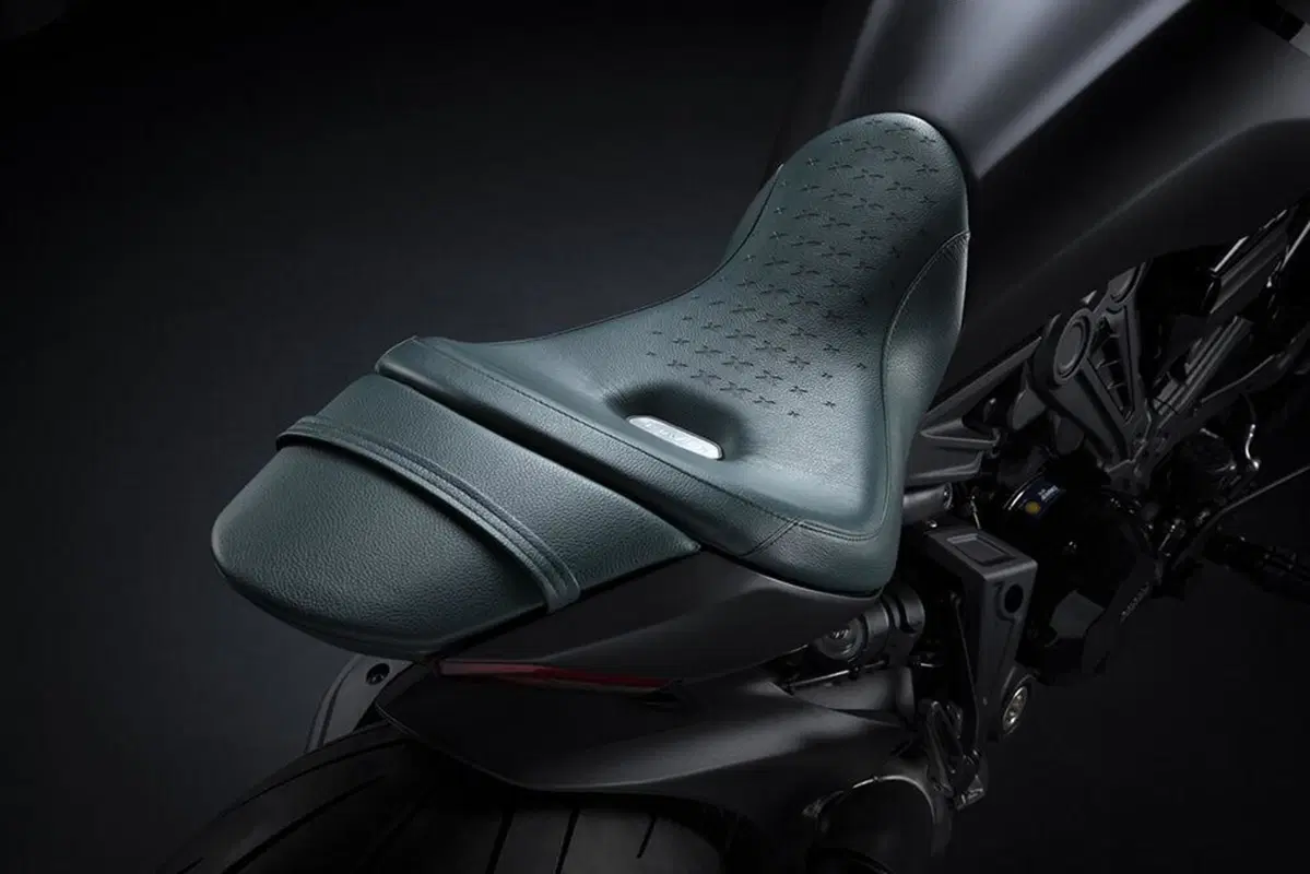Ducati XDiavel Nera 2022. L'unveiling da Poltrona Frau a Milano (12)
