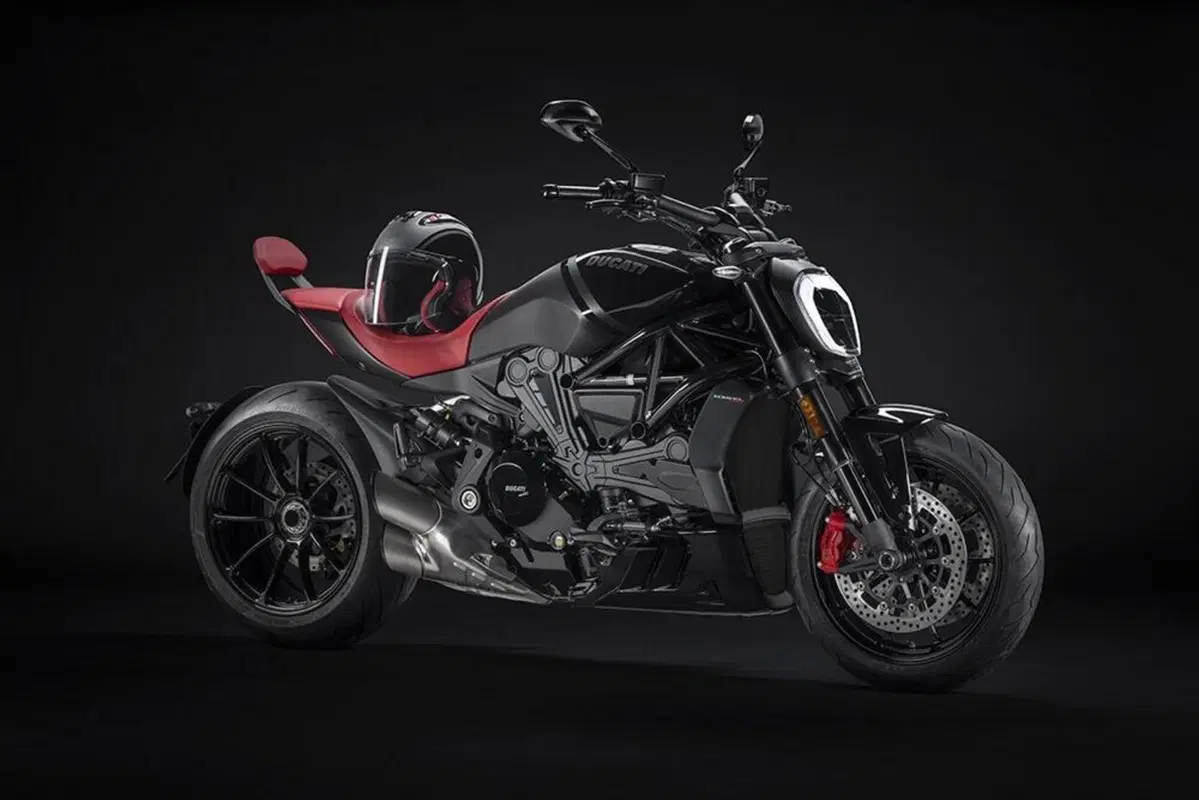 Ducati XDiavel Nera 2022. L'unveiling da Poltrona Frau a Milano (13)