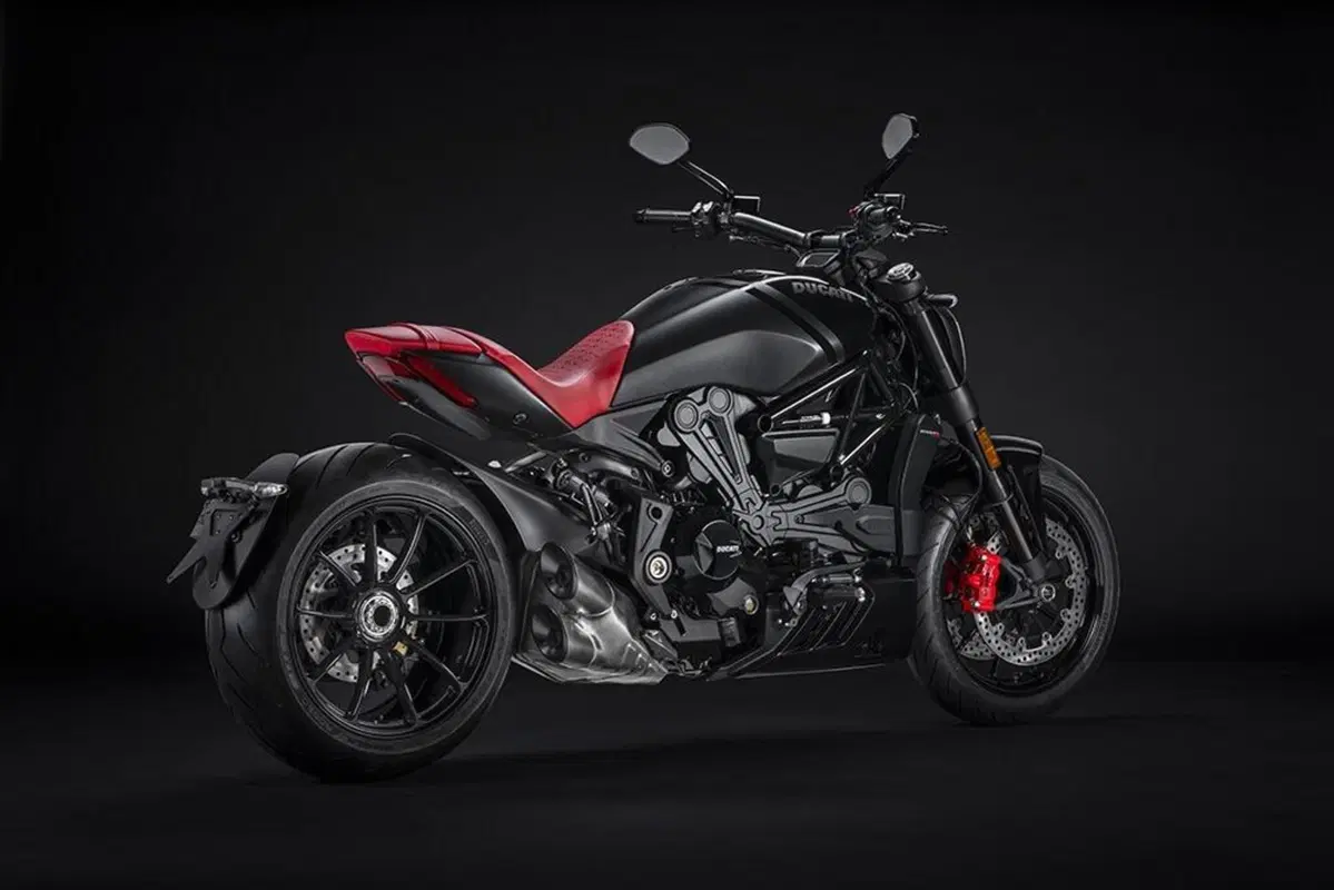 Ducati XDiavel Nera 2022. L'unveiling da Poltrona Frau a Milano (18)