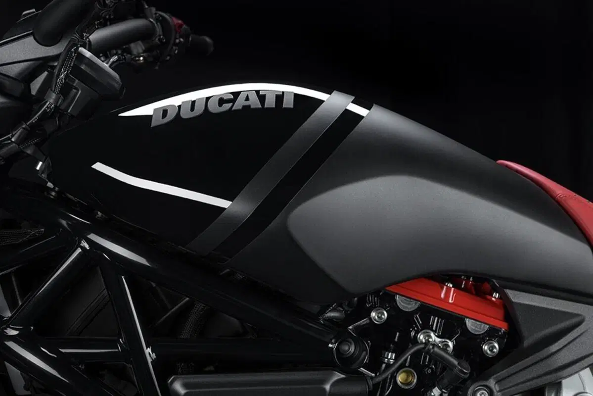 Ducati XDiavel Nera 2022. L'unveiling da Poltrona Frau a Milano (15)