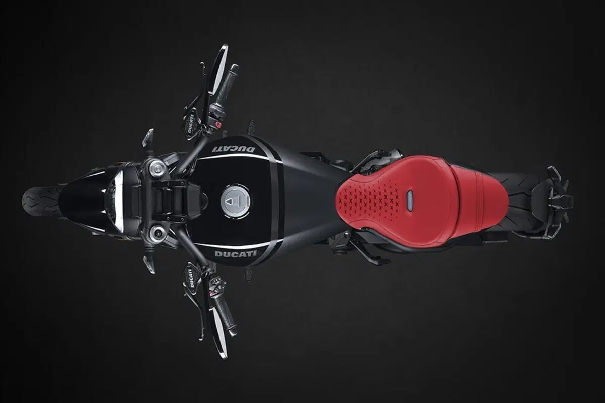 Ducati XDiavel Nera 2022. L'unveiling da Poltrona Frau a Milano (20)