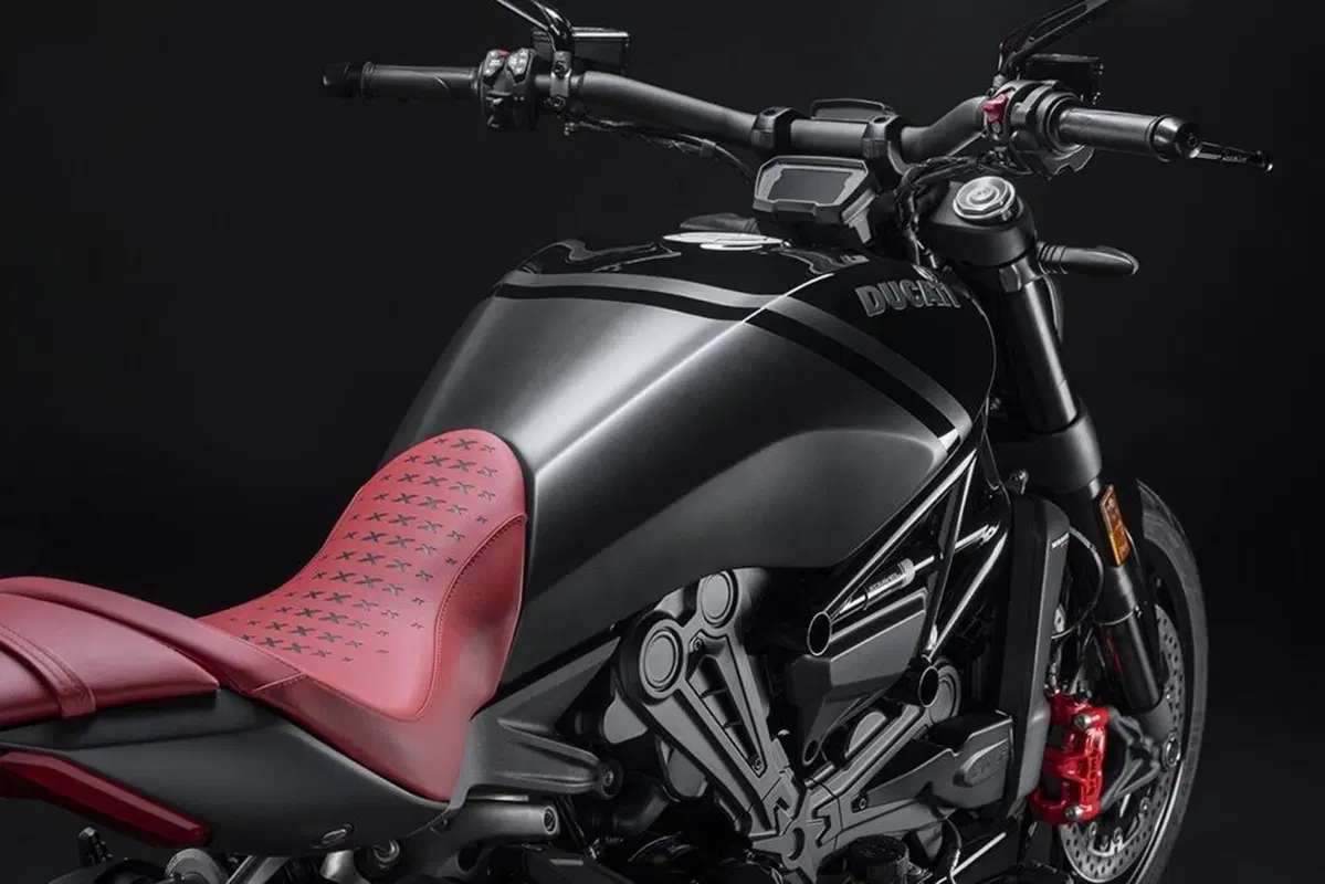 Ducati XDiavel Nera 2022. L'unveiling da Poltrona Frau a Milano (14)