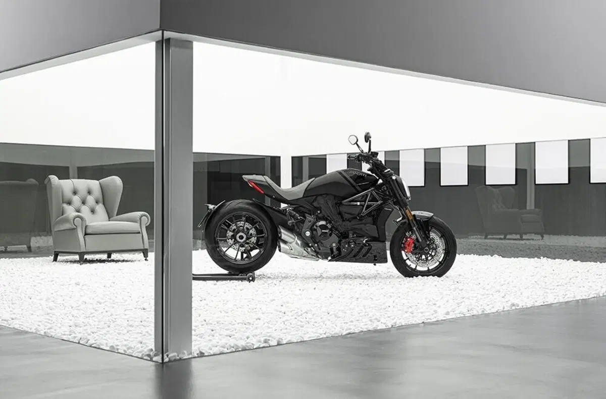 Ducati XDiavel Nera 2022. L'unveiling da Poltrona Frau a Milano (32)