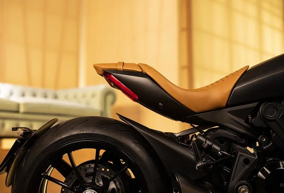 Ducati XDiavel Nera 2022. L'unveiling da Poltrona Frau a Milano (17)