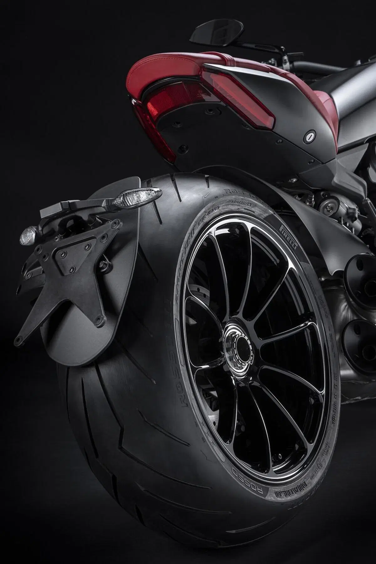 Ducati XDiavel Nera 2022. L'unveiling da Poltrona Frau a Milano (23)