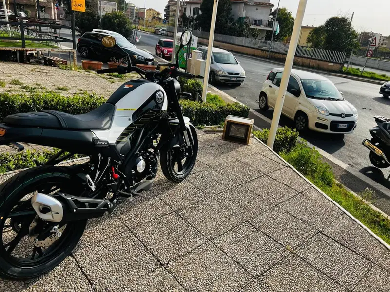 Benelli Leoncino 125 (2022 - 25) (6)
