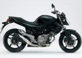 La Suzuki Gladius 650 nella nuova colorazione Mat Black 
