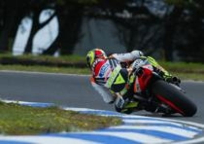 Rossi impegnato nel recupero di Phillip Island 2003
