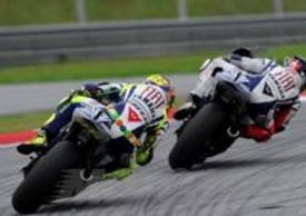 Rossi insegue Lorenzo a Sepang 2010
