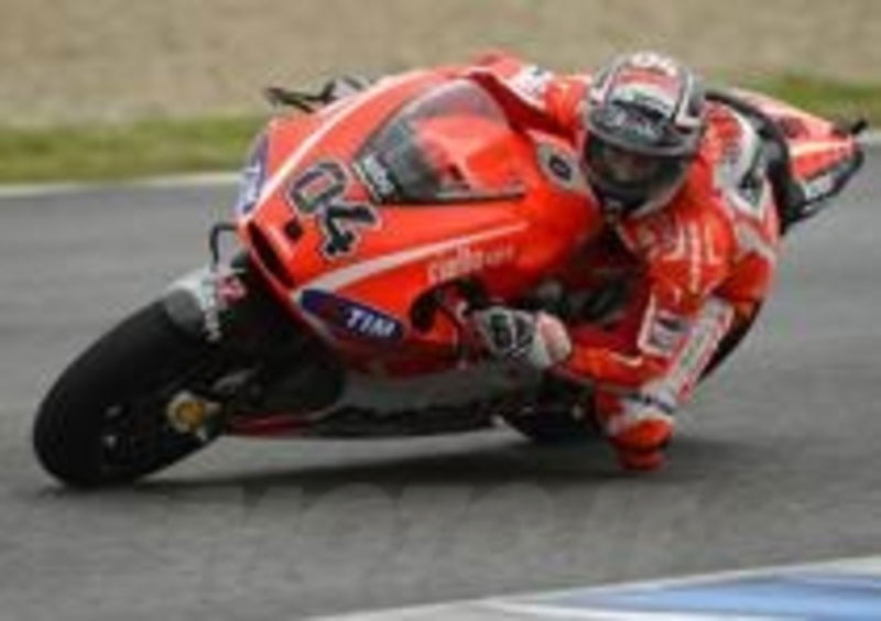 Dovizioso al suo primo contatto con la Desmosedici sul bagnato
