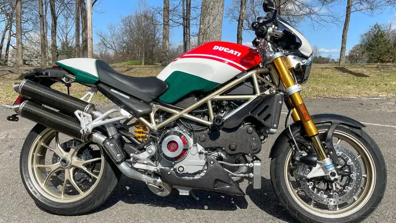 All'asta una delle 400 Ducati Monster S4RS Tricolore