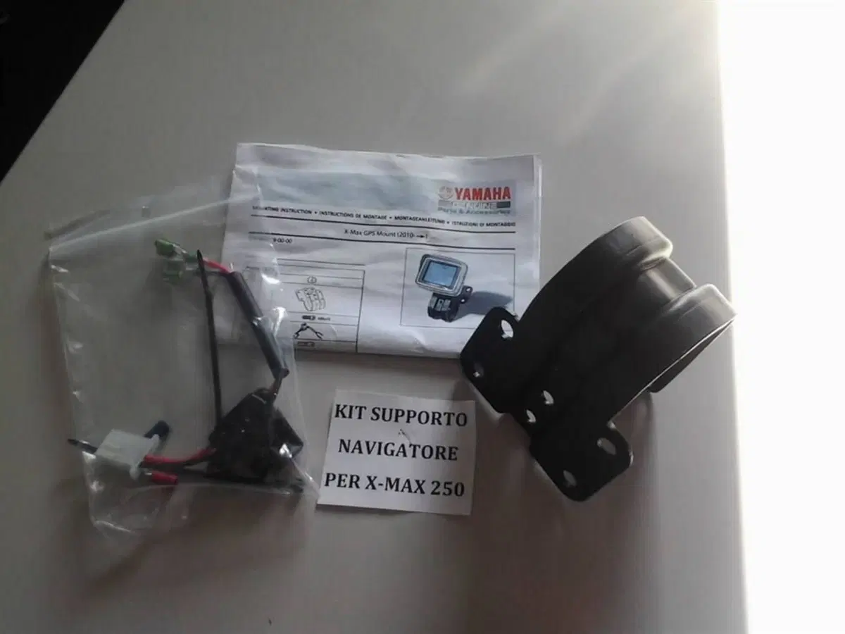 PORTANAVIGATORE YAMAHA XMAX 125/250 (2)