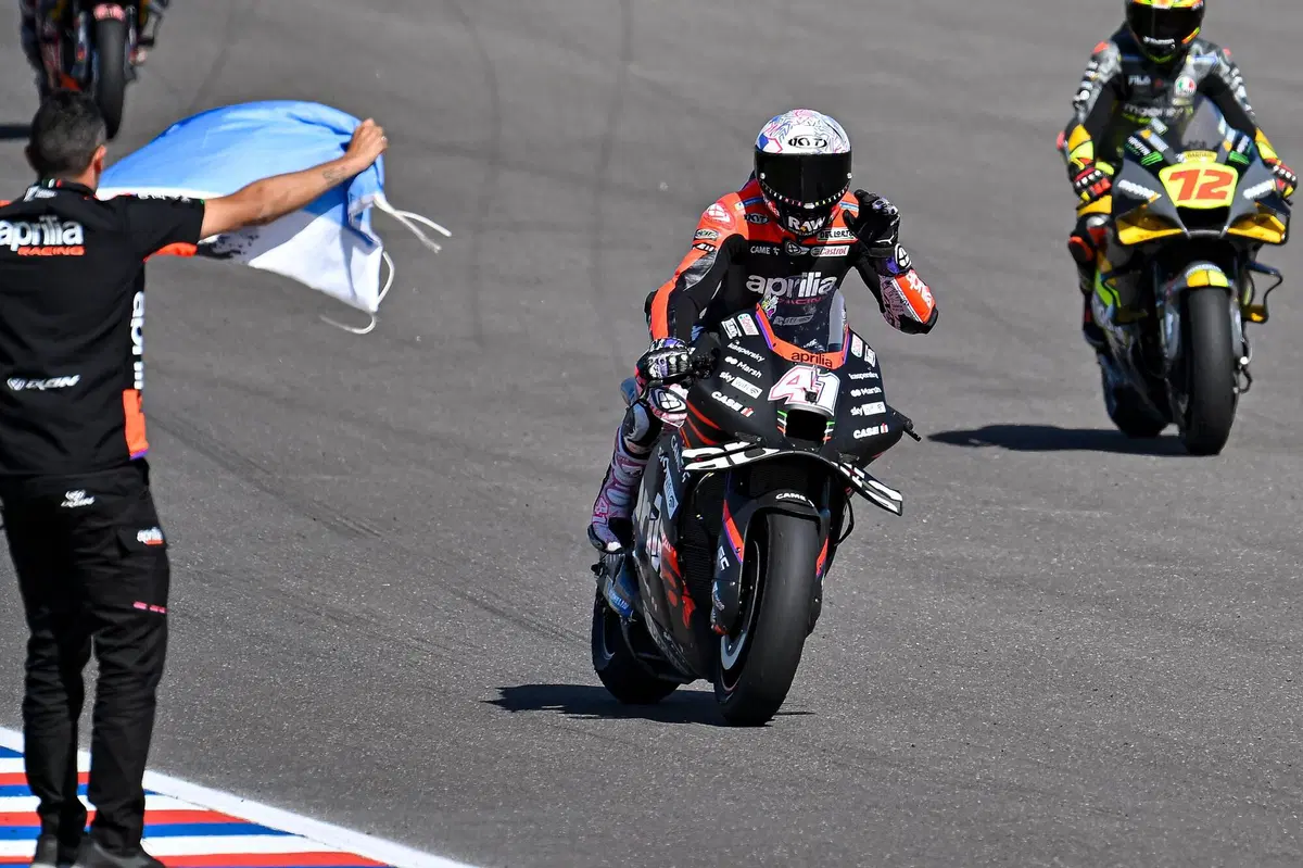 LE PIÙ BELLE FOTO DELLA VITTORIA DI APRILIA IN ARGENTINA (6)
