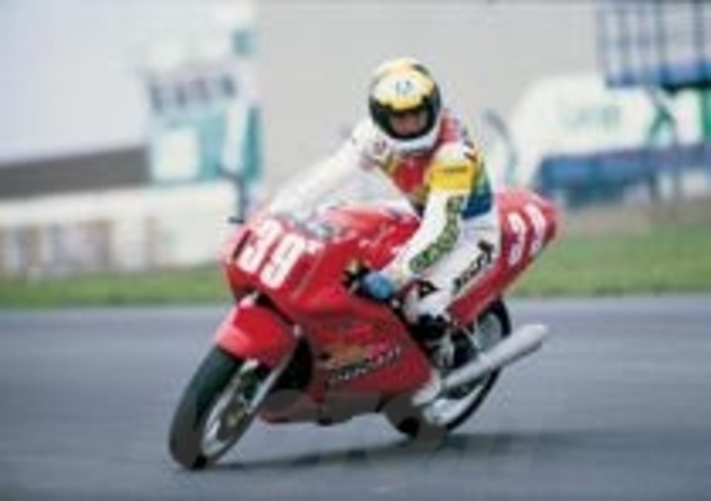 Donington, 1988: Lucchinelli vince la prima manche del neonato Mondiale SBK
