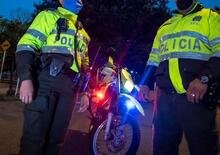Moteros e Parrilleros: a Bogotà torna il divieto di portare un passeggero in moto