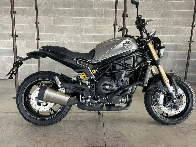 Benelli Leoncino 800 (2022 - 26)