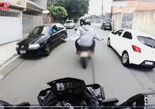 Folle inseguimento in moto, polizia e delinquenti, chi è più spericolato?! [VIDEO VIRALE]