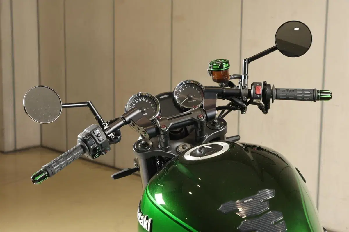 Kawasaki Z900RS, dal Giappone nuove personalizzazioni 2022 (2)