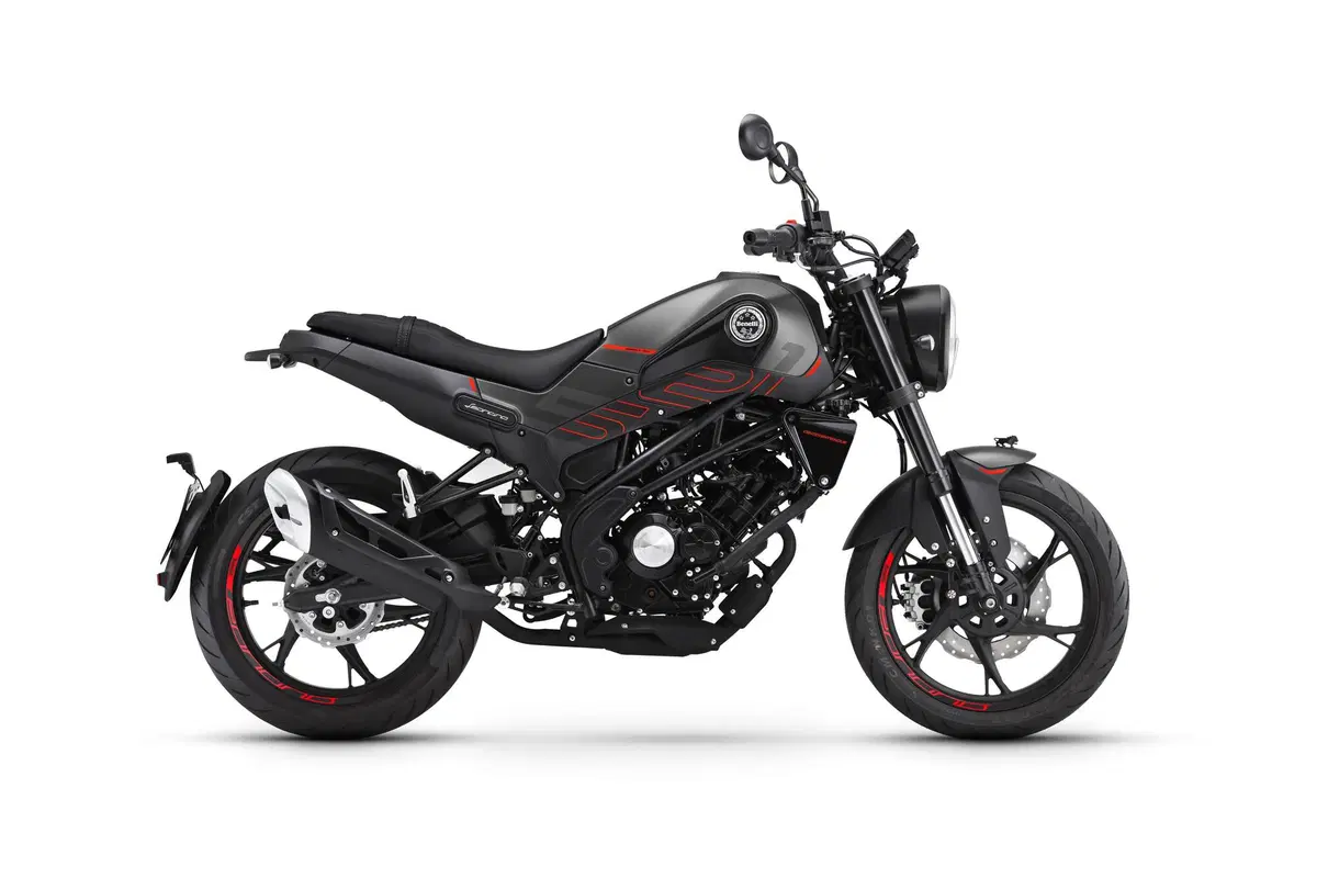 Benelli Leoncino 125: è in vendita. Caratteristiche e prezzo (12)