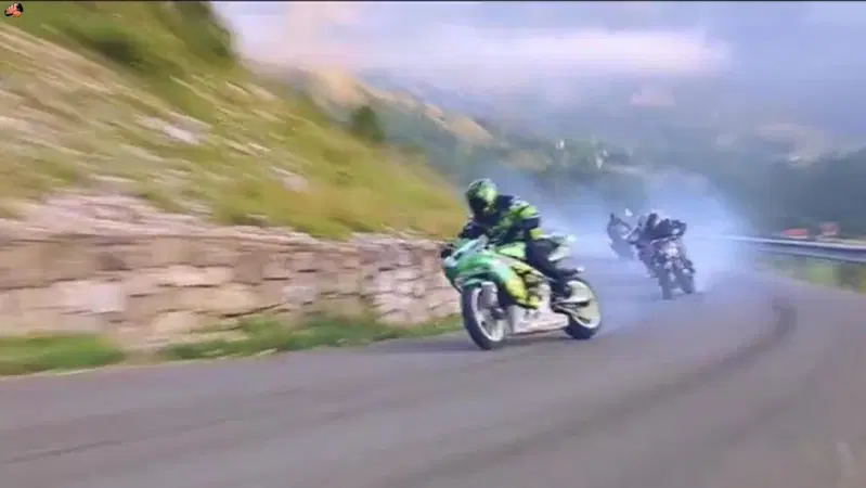 Moto Supersportive e Naked, che traversi sulle Alpi! [VIDEO VIRALE]