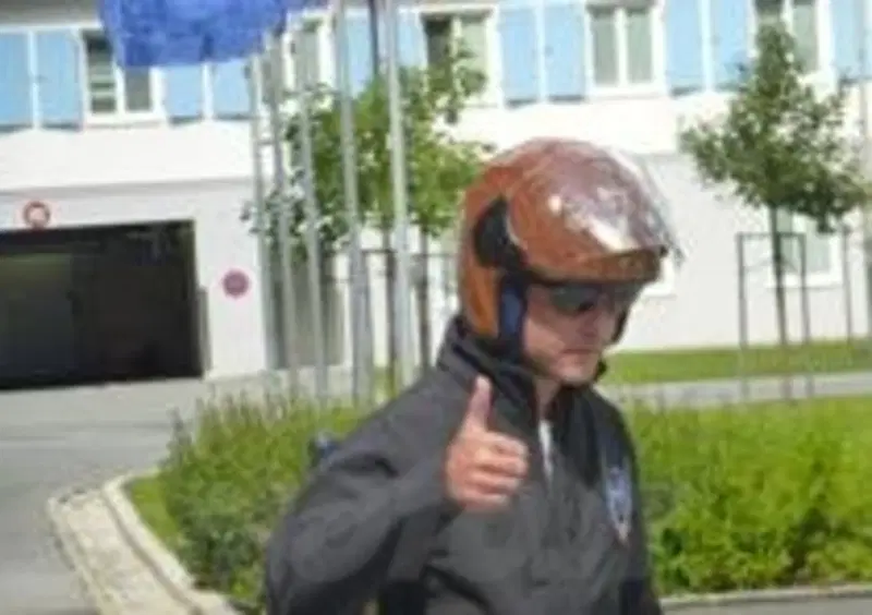 Simone D'Auria indossa lo speciale casco Suomy &amp;quot;Wood Vibration&amp;quot;
