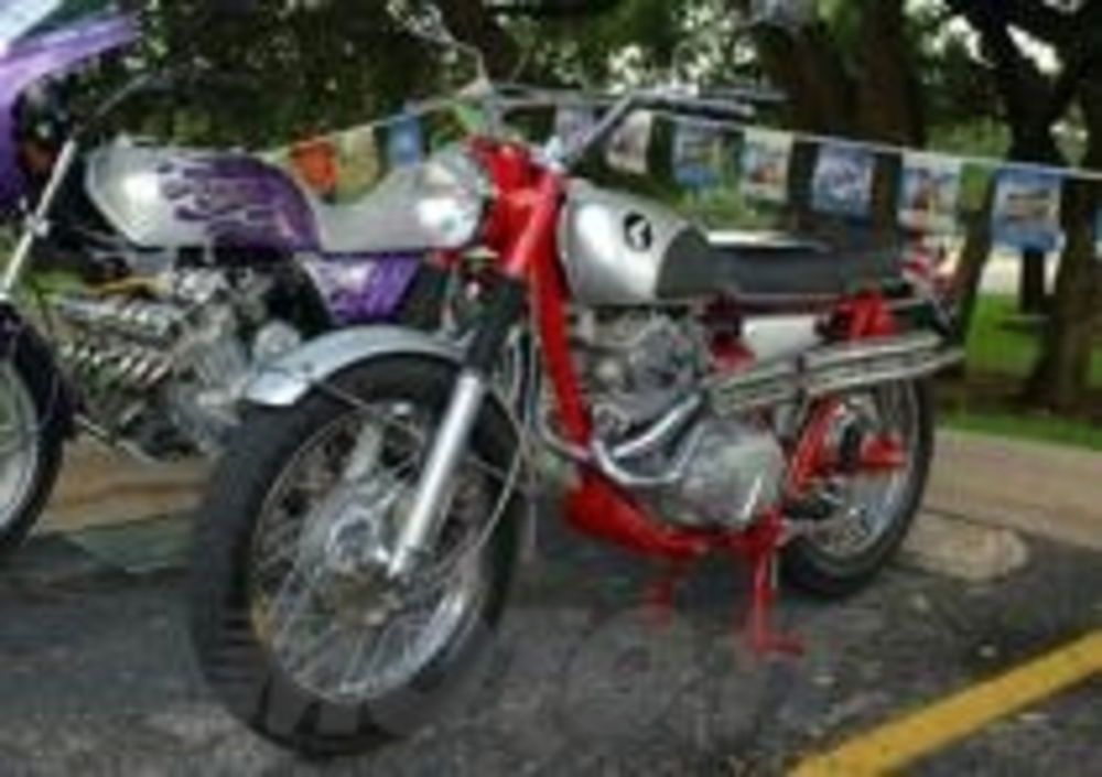 Honda Scrambler 305
