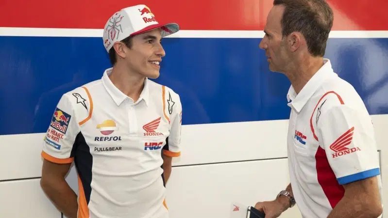 MotoGP 2022. Alberto Puig: "Marc Marquez &egrave; un passo avanti agli altri, campionato aperto"