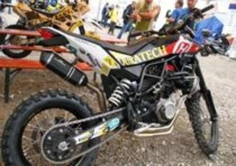 La bellissima Husqvarna Nuda 900 che ha corso all&#039;Erzberg Rodeo giungendo seconda nel prologo
