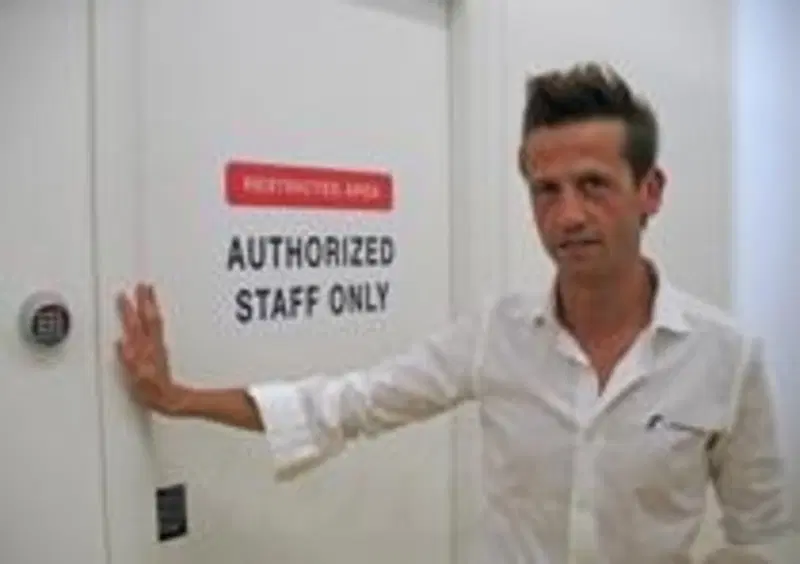 Fabrizio Rigolio, CEO di Rizoma, davanti all'area &amp;quot;top secret&amp;quot; dell'azienda 
