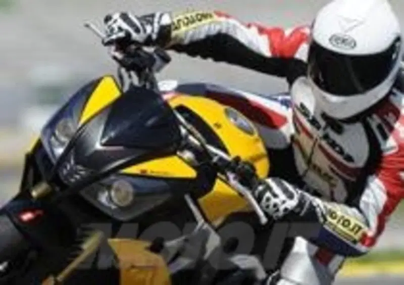 L'Aprilia Tuono V4R
