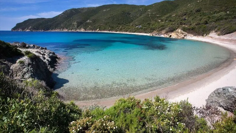 Enduristi sulla scogliera di Capoliveri. Video su YouTube e poi maximulta
