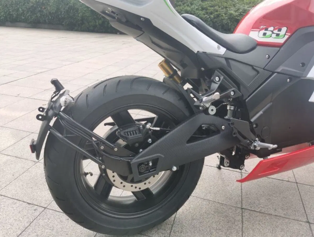 Wuben 1199 Sport. L'ibrida 'Ducati' che arriva dalla Cina (5)