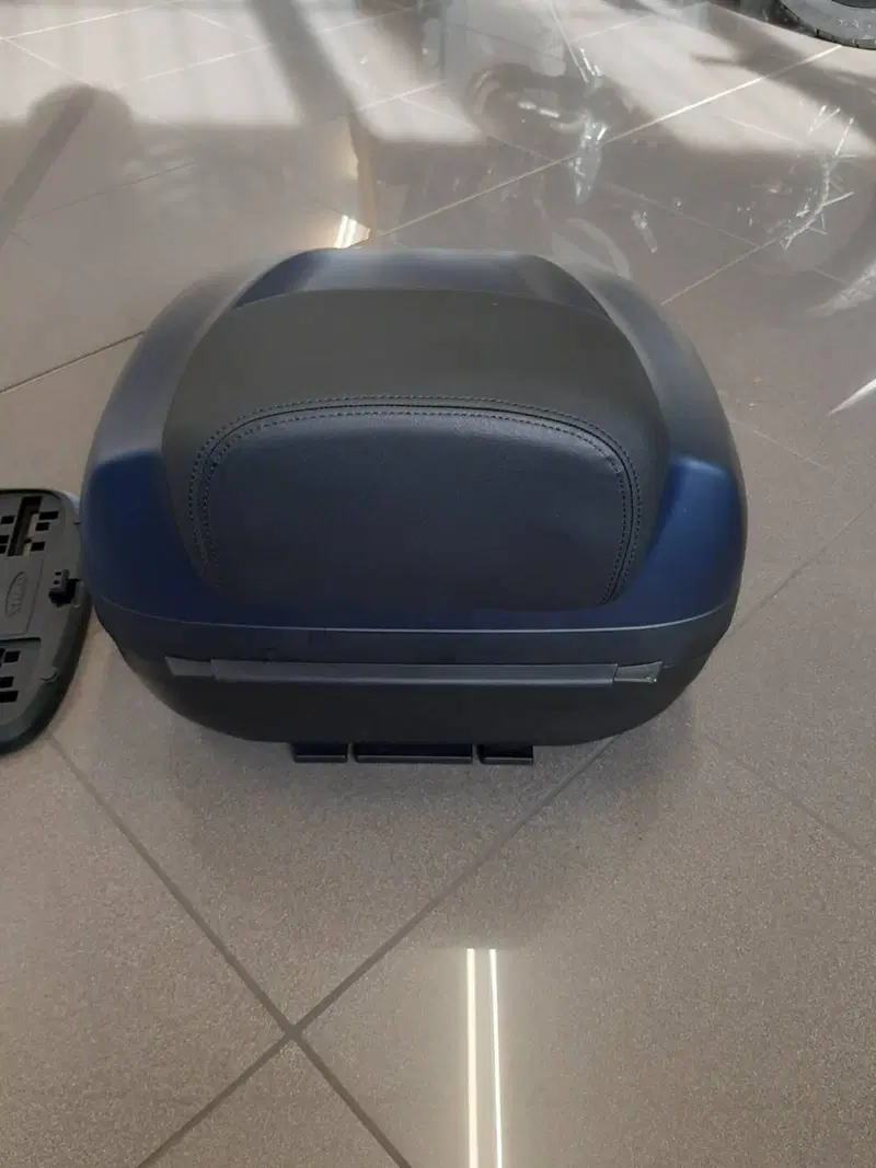 Bauletto Piaggio 37 litri blu opaco (2)