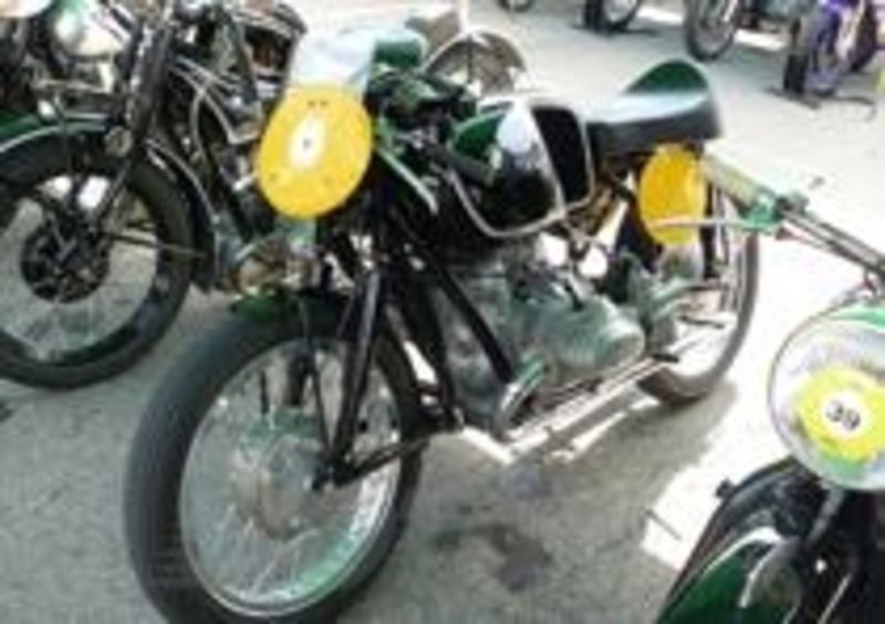 BMW Rennsport 500. Meccanica raffinata per una delle migliori moto per i piloti privati degli anni 50
