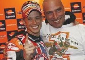 Livio Suppo e Casey Stoner, festeggiamenti titolo 2011
