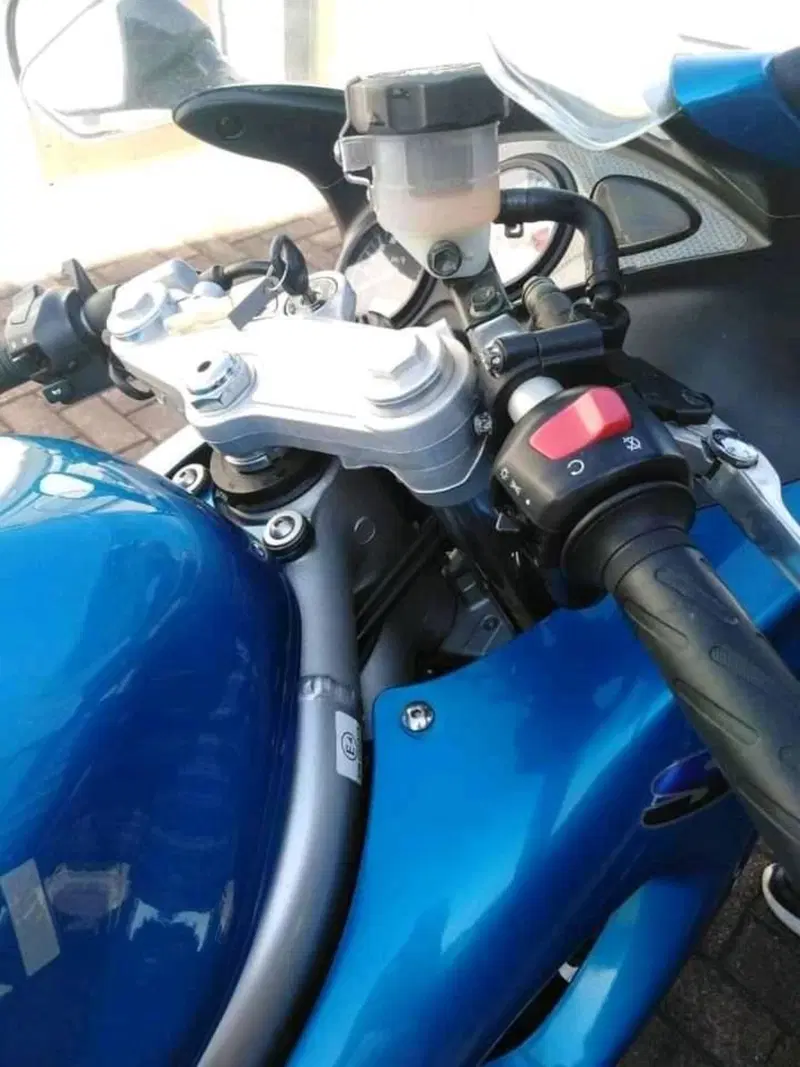 Suzuki SV 650 S (1999 - 02) (2)